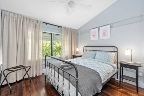 The Office! 1 Bed/1 Bath ~ New Farm